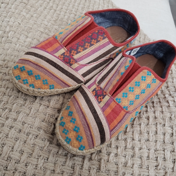 Toms Cayenne Multi Tribal Palmera Shoes, Size 7 - Picture 3 of 10